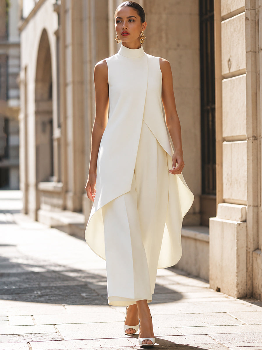 Combinazione donna elegante con colletto alto e taglio asimmetrico