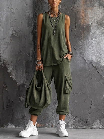 Completo donna casual con top senza maniche e pantaloni cargo