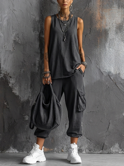 Completo donna casual con top senza maniche e pantaloni cargo